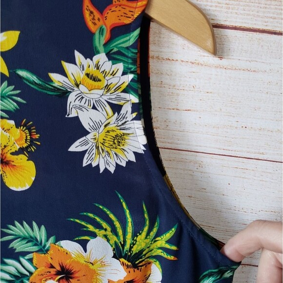 Equipment 100% Silk Floral/Palm/Tropical Print Sleeveless Tank Top/Blouse - Picture 7 of 7
